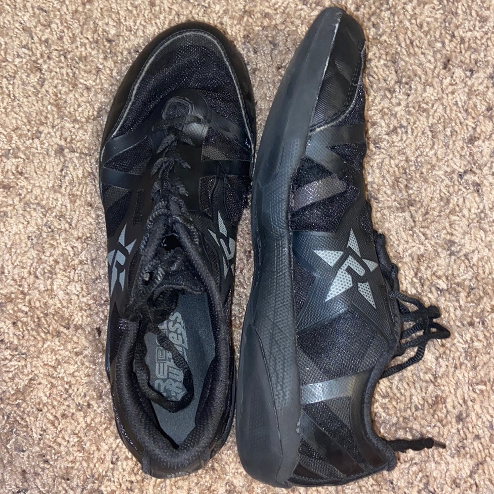 Rebel cheer shoes size 8
